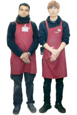 野菜を持つのお店の人